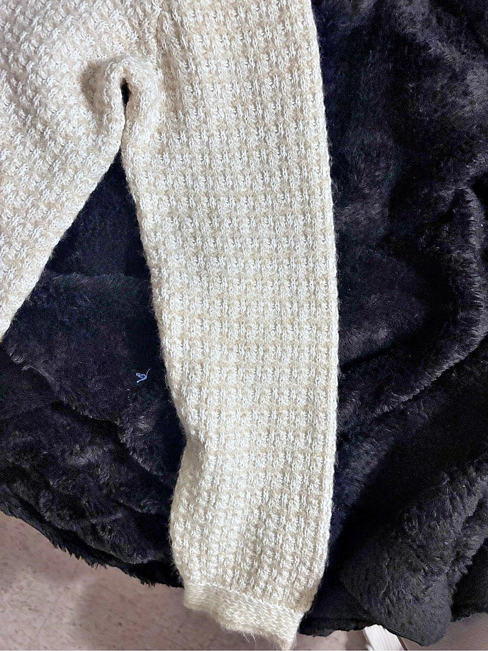H&Medium Cream Cardigan Size Medium NWT - Picture 3 of 11